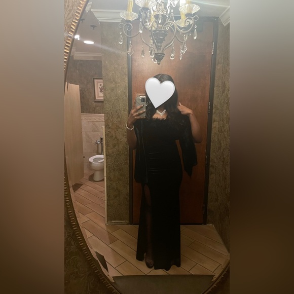 Feathered mermaid black Windsor dress - Picture 5 of 6